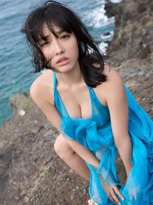 今野杏南(２６) 風に吹かれる青いドレス。画像×１４