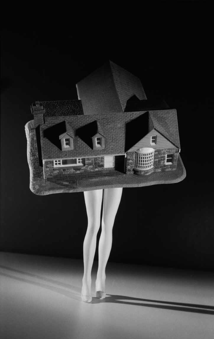 Laurie-Simmons_Walking-House-from-Walking-and-Lying-Objects-1989.jpg