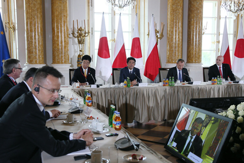 「Ｖ４＋日本」首脳会合に出席する安倍総理
