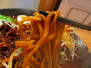 ふくすけ　ﾌﾞﾗｯｸ味噌担々麺　麺