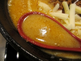 太威　濃厚ﾁｰｽﾞ味噌担々麺　ｽｰﾌﾟ