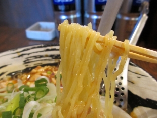 たぶきん竹尾　麻婆麺　麺